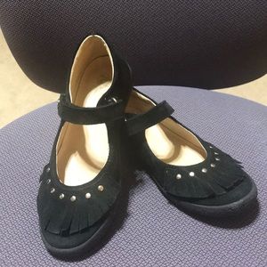 Girl’s suede dressy shoes